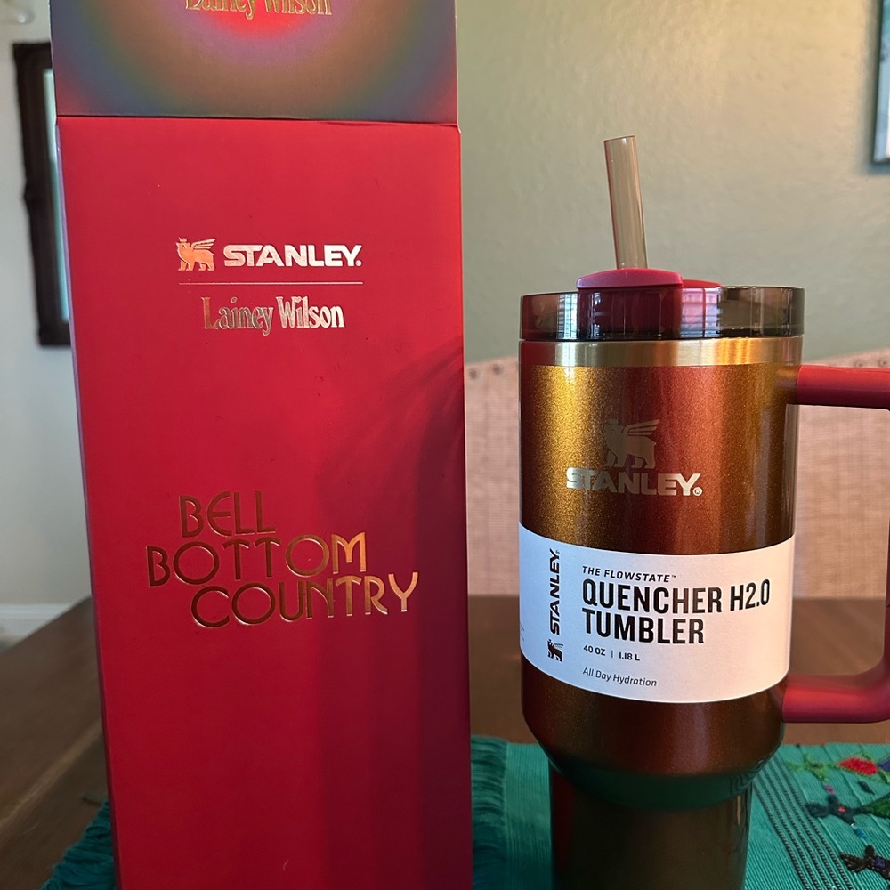 Stanley X Lainey Wilson Bell Bottom Country Collab 40oz. BNIB
